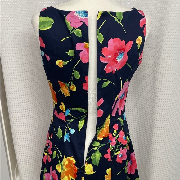 Floral Sleeveless Dress Box Pleats Princess Seams Crew Neckline Size 4 - Picture 6 of 10